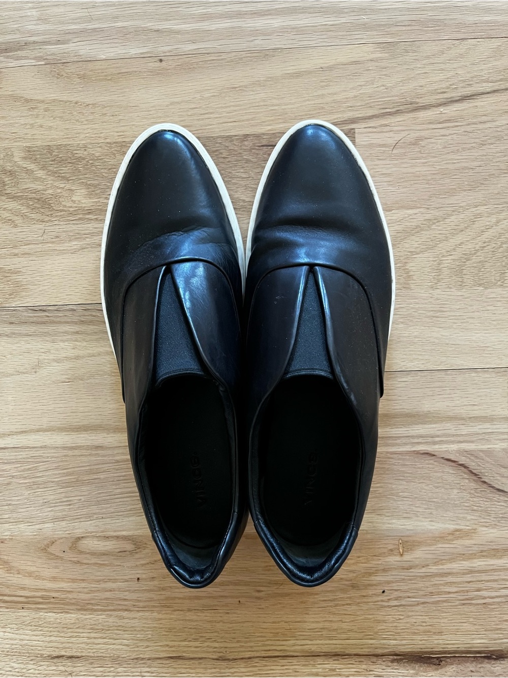 Vince Galiab women's slip-on sneakers in black leather, size 9.5